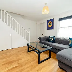 Flash Sale Free Parking I Next To I 2 Bedroom Mews House Holiday home