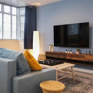 Spacious - Double And Sofa Bed - Wonderful Pavilion Views Apartment
